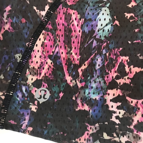 Lululemon shorts sz 6, great condition - Picture 7 of 10